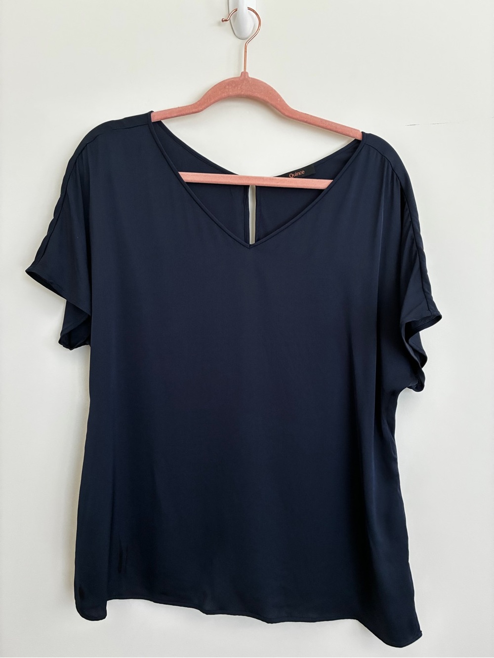 Quince Washable Stretch Silk Reversible V Neck Blouse navy size m
